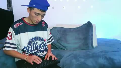 twoguysshohot online show from September 18, 2025, 12:34 am