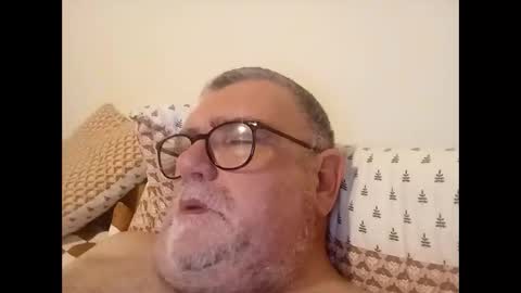 twohats2810 online show from March 18, 2026, 7:50 pm