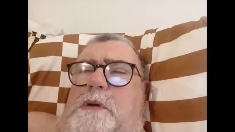 twohats2810 online show from May 20, 2026, 6:47 pm