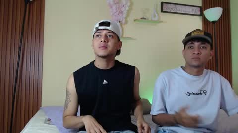 Snapshot of twohottrouble_ chatting on March 30, 2026, 9:16 pm twohottrouble online show from March 30, 2026, 9:16 pm