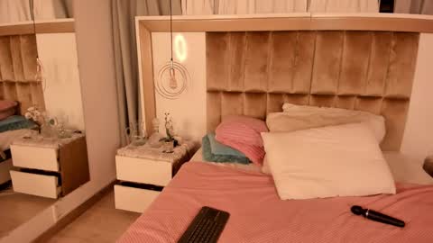 Twiggy online show from January 17, 2025, 12:10 am