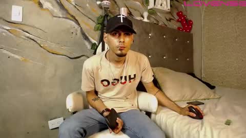 Snapshot of tyl3r_coop3r chatting on September 20, 2025, 4:02 am tyl3r_coop3r online show from September 20, 2025, 4:02 am