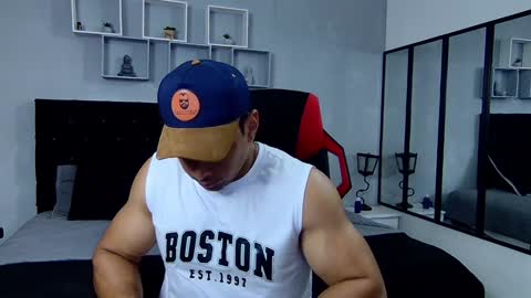 tyler_hank1 online show from February 1, 2025, 1:02 am