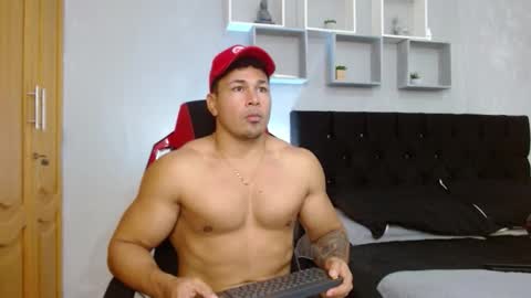 tyler_hank1 online show from November 25, 2025, 8:31 pm