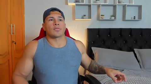 tyler_hank1 online show from April 24, 2026, 8:22 pm
