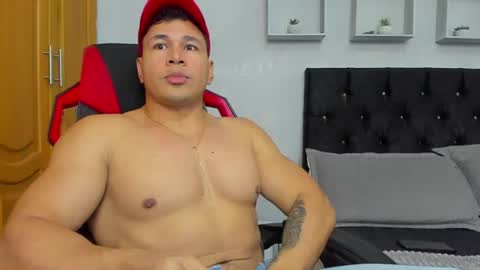 tyler_hank1 online show from June 10, 2026, 7:02 pm
