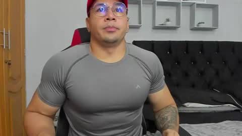tyler_hank1 online show from June 14, 2026, 3:36 pm