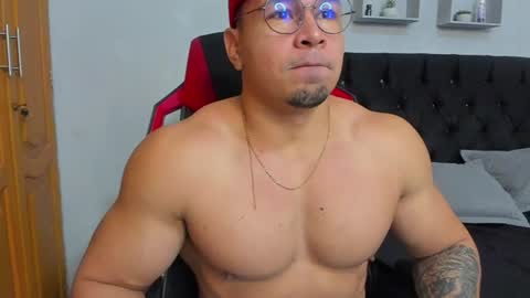 tyler_hank1 online show from June 25, 2026, 9:41 pm
