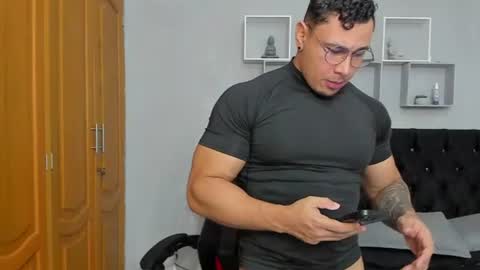 tyler_hank1 online show from June 27, 2026, 12:48 am