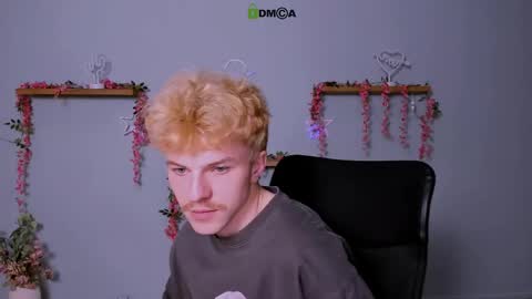 tyler_wolf_ online show from May 6, 2026, 9:14 am