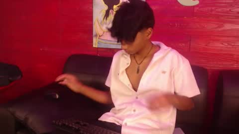 tyler_wolf_1 online show from October 6, 2025, 11:29 am