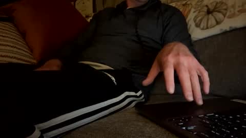 Tyuncutcarpenter online show from October 26, 2025, 9:37 am