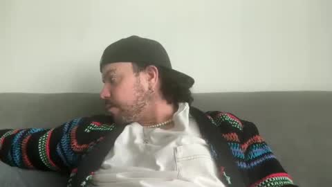 Snapshot of tyleruzi chatting on December 4, 2024, 6:39 pm Tyleruzi online show from December 4, 2024, 6:39 pm