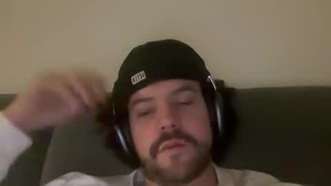 Snapshot of tyleruzi chatting on December 4, 2024, 10:41 pm Tyleruzi online show from December 4, 2024, 10:41 pm