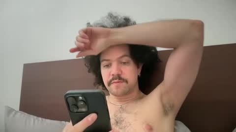 Snapshot of tyleruzi chatting on January 28, 2025, 5:14 pm Tyleruzi online show from January 28, 2025, 5:14 pm