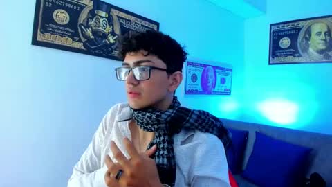 Snapshot of tylerwhiite_ chatting on December 28, 2024, 2:43 am   online show from December 28, 2024, 2:43 am