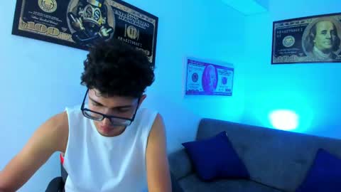 Snapshot of tylerwhiite_ chatting on December 29, 2024, 9:50 am   online show from December 29, 2024, 9:50 am