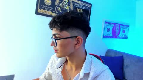Snapshot of tylerwhiite_ chatting on December 31, 2024, 3:01 am   online show from December 31, 2024, 3:01 am