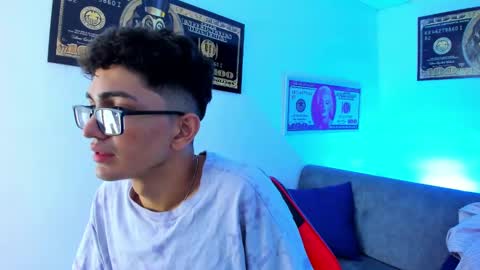 Snapshot of tylerwhiite_ chatting on December 31, 2024, 9:42 am   online show from December 31, 2024, 9:42 am
