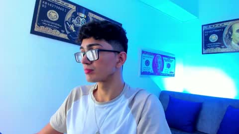 Snapshot of tylerwhiite_ chatting on January 4, 2025, 2:46 am   online show from January 4, 2025, 2:46 am