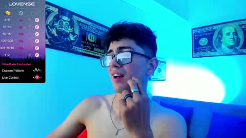 Snapshot of tylerwhiite_ chatting on January 5, 2025, 9:26 am   online show from January 5, 2025, 9:26 am