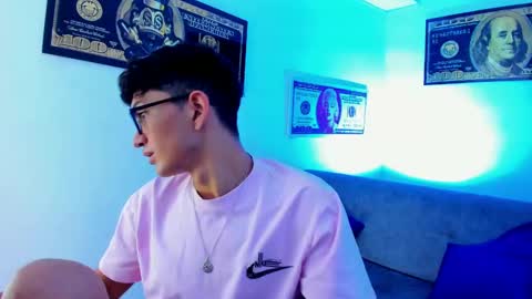 Snapshot of tylerwhiite_ chatting on January 9, 2025, 2:54 am   online show from January 9, 2025, 2:54 am