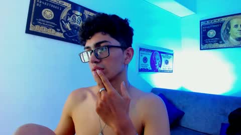 Snapshot of tylerwhiite_ chatting on January 9, 2025, 9:06 am   online show from January 9, 2025, 9:06 am