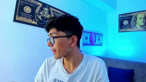 Snapshot of tylerwhiite_ chatting on January 10, 2025, 7:04 am   online show from January 10, 2025, 7:04 am