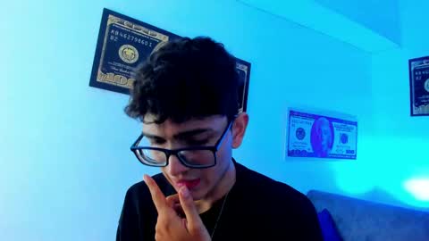 Snapshot of tylerwhiite_ chatting on January 12, 2025, 2:45 am   online show from January 12, 2025, 2:45 am