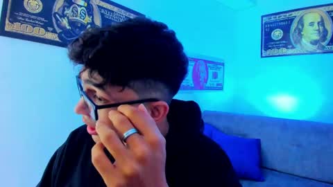 Snapshot of tylerwhiite_ chatting on January 14, 2025, 6:34 am   online show from January 14, 2025, 6:34 am