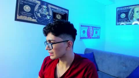 Snapshot of tylerwhiite_ chatting on January 15, 2025, 6:54 am   online show from January 15, 2025, 6:54 am
