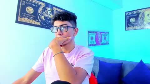 Snapshot of tylerwhiite_ chatting on January 18, 2025, 2:58 am   online show from January 18, 2025, 2:58 am