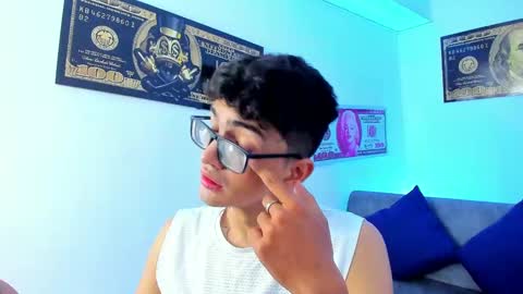 Snapshot of tylerwhiite_ chatting on January 19, 2025, 3:08 am   online show from January 19, 2025, 3:08 am