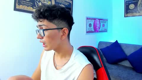 Snapshot of tylerwhiite_ chatting on January 19, 2025, 9:11 am   online show from January 19, 2025, 9:11 am