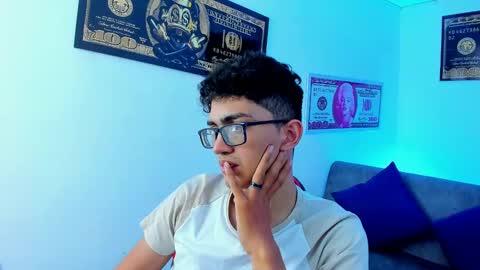 Snapshot of tylerwhiite_ chatting on January 21, 2025, 6:33 am   online show from January 21, 2025, 6:33 am