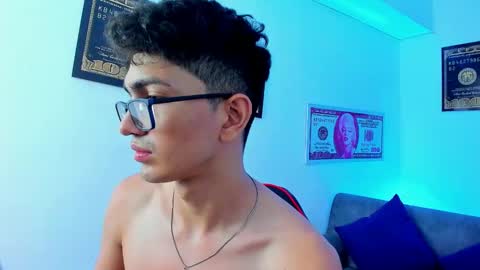 Snapshot of tylerwhiite_ chatting on January 21, 2025, 9:35 am   online show from January 21, 2025, 9:35 am