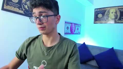 Snapshot of tylerwhiite_ chatting on January 22, 2025, 6:20 am   online show from January 22, 2025, 6:20 am
