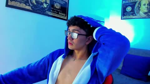 Snapshot of tylerwhiite_ chatting on January 24, 2025, 3:11 am   online show from January 24, 2025, 3:11 am