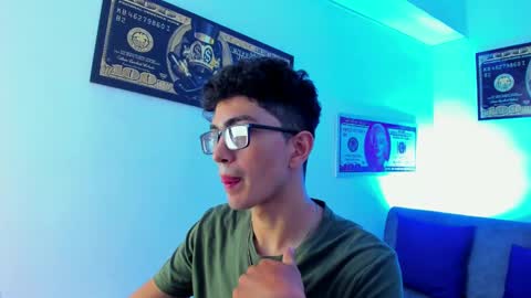 Snapshot of tylerwhiite_ chatting on January 24, 2025, 9:39 am   online show from January 24, 2025, 9:39 am