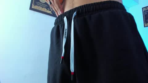 Snapshot of tylerwhiite_ chatting on February 1, 2025, 6:21 am   online show from February 1, 2025, 6:21 am