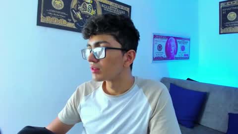 Snapshot of tylerwhiite_ chatting on February 2, 2025, 7:30 am   online show from February 2, 2025, 7:30 am