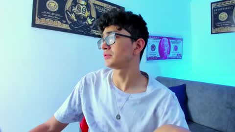 Snapshot of tylerwhiite_ chatting on February 4, 2025, 6:57 am   online show from February 4, 2025, 6:57 am