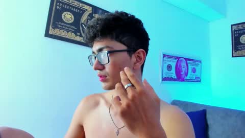 Snapshot of tylerwhiite_ chatting on February 5, 2025, 5:52 am   online show from February 5, 2025, 5:52 am