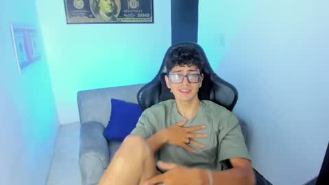 Snapshot of tylerwhiite_ chatting on February 8, 2025, 2:58 am   online show from February 8, 2025, 2:58 am