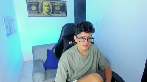 Snapshot of tylerwhiite_ chatting on February 8, 2025, 6:33 am   online show from February 8, 2025, 6:33 am