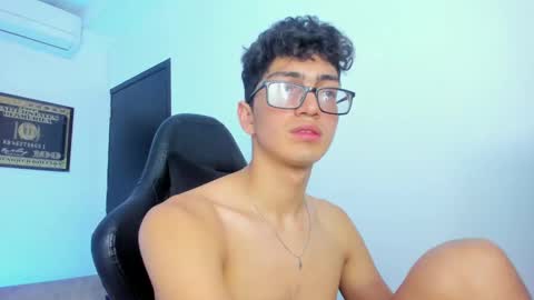 Snapshot of tylerwhiite_ chatting on February 8, 2025, 9:35 am   online show from February 8, 2025, 9:35 am