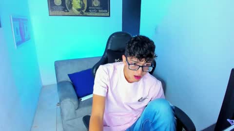 Snapshot of tylerwhiite_ chatting on February 9, 2025, 2:49 am   online show from February 9, 2025, 2:49 am