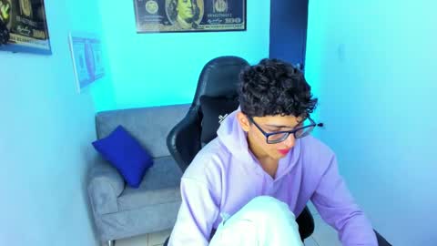 Snapshot of tylerwhiite_ chatting on February 12, 2025, 2:56 am   online show from February 12, 2025, 2:56 am