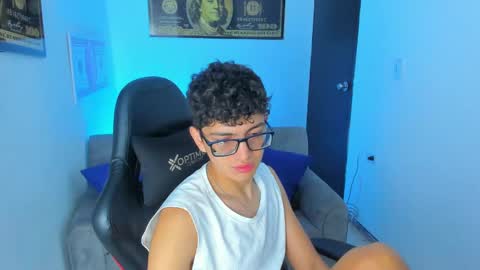 Snapshot of tylerwhiite_ chatting on February 16, 2025, 3:04 am   online show from February 16, 2025, 3:04 am