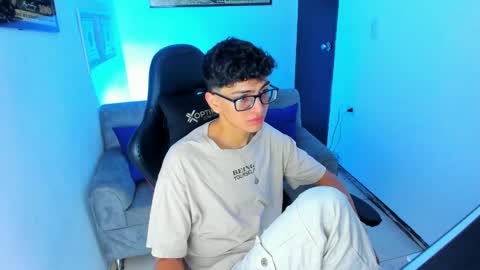 Snapshot of tylerwhiite_ chatting on February 18, 2025, 2:59 am   online show from February 18, 2025, 2:59 am